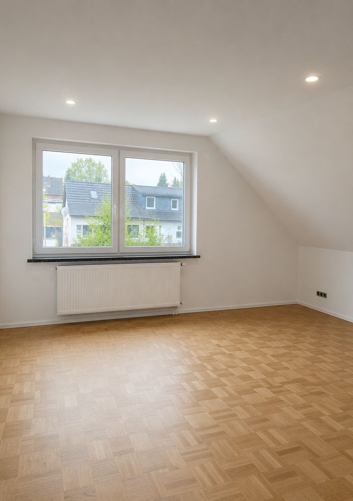 Saniertes Zimmer mit modernem Ausbau